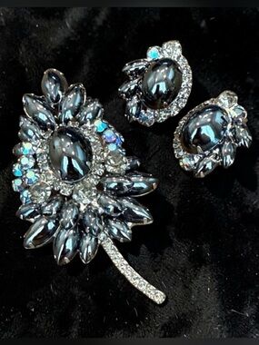 Juliana D&E Hematite Domed Cabochon Brooch & Earrings Jewelry Set 1960’s Vintage